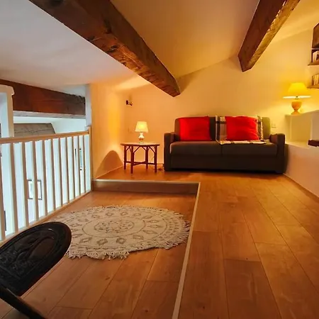 Charming With Pleasant Terrace *