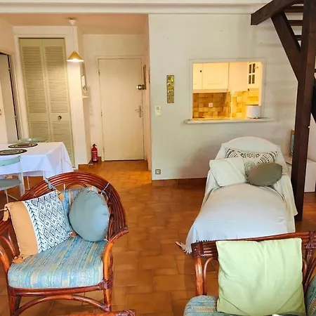 Your Peaceful Retreat With A Terracebook Now! Lejlighed Saint-Raphaël